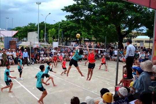 Sôi nổi giải bóng chuyền nam xã Gò Nổi lần thứ nhất