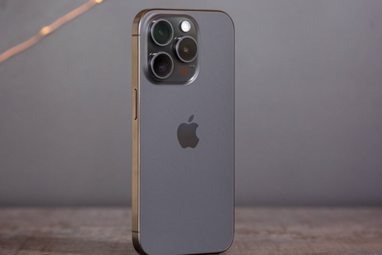 "Cựu vương" khung Titan giá chỉ từ 16 triệu đồng, mạnh ngang iPhone 16 Pro