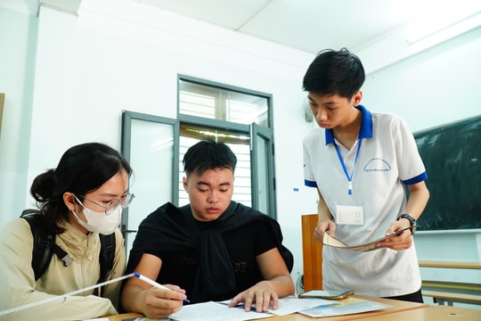 Đồng hành với tân sinh viên