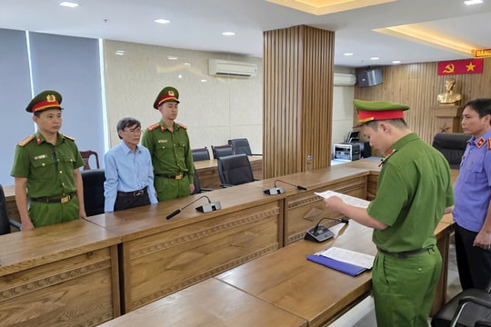 Khởi tố nhân viên văn phòng đất đai giả mạo giấy tờ, chiếm đoạt tài sản