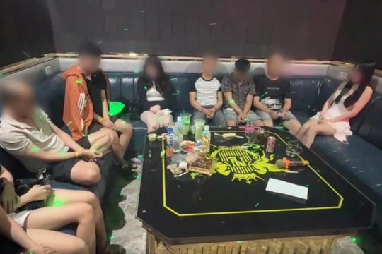 Công an Đà Nẵng tạm giữ nhóm đối tượng tổ chức sử dụng ma túy tại quán karaoke