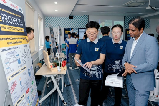 Sinh viên nghiên cứu các giải pháp công nghệ sáng tạo