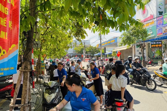 Lan tỏa mô hình “Vì cổng trường bình yên’’