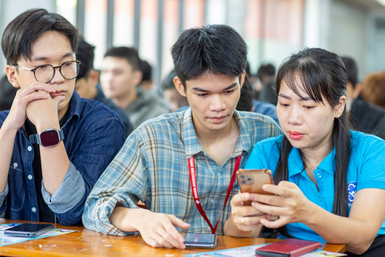 Triển khai đợt cao điểm tuyên truyền kích hoạt tài khoản định danh mức 2, tích hợp thẻ BHYT vào VNeID