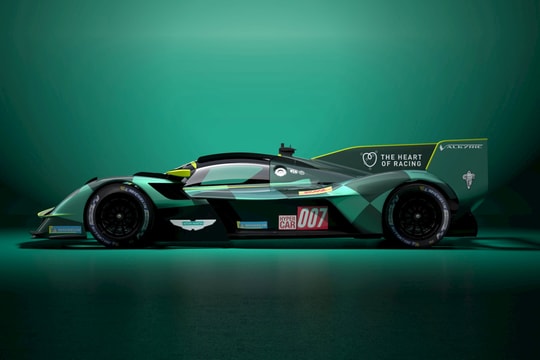 "Hàng hot" Aston Martin Valkyrie có giá ngang Mazda CX-5