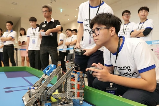 Two Da Nang teams win Samsung innovation tech contest in Vietnam
