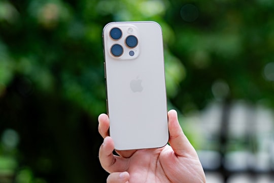 Chiếc iPhone đủ sức so kè với iPhone 17 sắp "khai tử", giá chỉ 25 triệu
