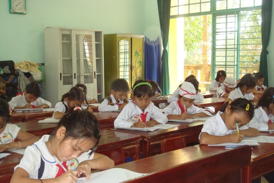 Nỗ lực rút ngắn khoảng cách giáo dục giữa miền núi và đồng bằng