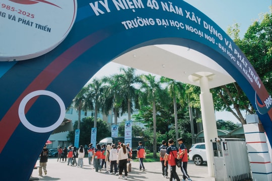 Giao lưu văn hóa giữa Trường Đại học Ngoại ngữ - Đại học Đà Nẵng và trường Anukoolnaree (Thái Lan)