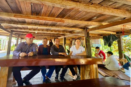 Lãnh đạo xã Trà My khảo sát, nắm bắt đời sống người dân Long Sơn