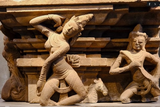 Theo dấu sông thiêng