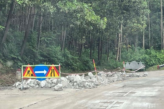 Duy tu, sửa chữa các hư hỏng mặt đường Hồ Chí Minh đoạn qua đèo Lò Xo