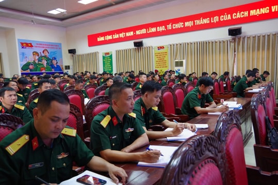 Bộ Chỉ huy Quân sự thành phố Đà Nẵng tổ chức học tập chuyên đề chính trị, pháp luật cho cán bộ, sĩ quan