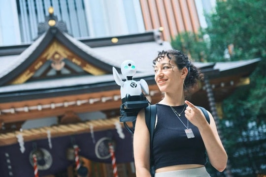 Công ty Nhật Bản chế tạo robot làm hướng dẫn viên du lịch