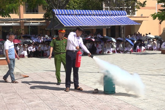 Hướng dẫn phòng cháy, chữa cháy cho học sinh THPT
