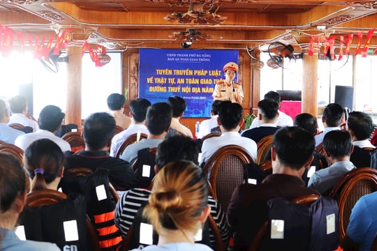 Đà Nẵng tuyên truyền an toàn giao thông đường thủy cho các chủ tàu du lịch
