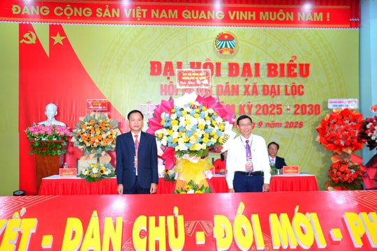 Nông dân xã Đại Lộc hiến hơn 2.000m2 đất làm đường giao thông