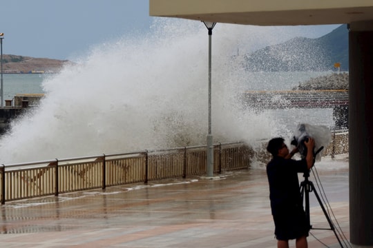 Trung Quốc ứng phó siêu bão Ragasa