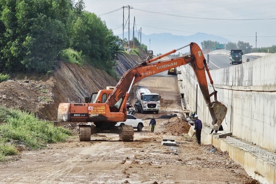 Phấn đấu hoàn thành tuyến đường gom cao tốc Hòa Liên - Túy Loan trong tháng 10/2025