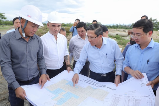 Lãnh đạo thành phố Đà Nẵng kiểm tra tiến độ các dự án tại phường Điện Bàn Đông