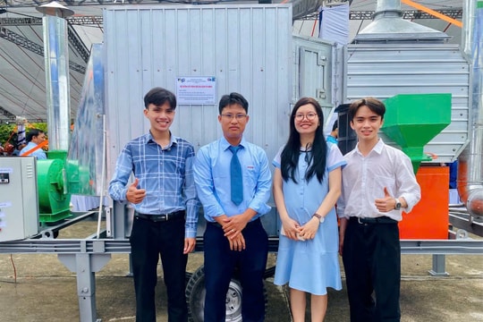 Thiết bị sấy di động hỗ trợ nông dân mùa mưa