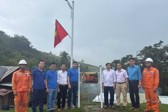 Đoàn Thanh niên PC Đà Nẵng đồng hành cùng chương trình “Thắp sáng Làng Tak Pang” năm 2025