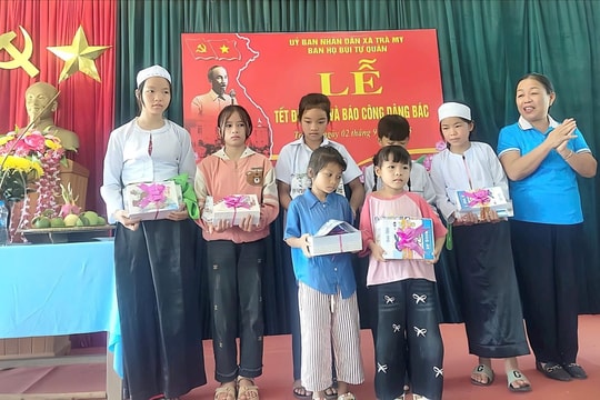 Những bông hoa đẹp trong phong trào phụ nữ