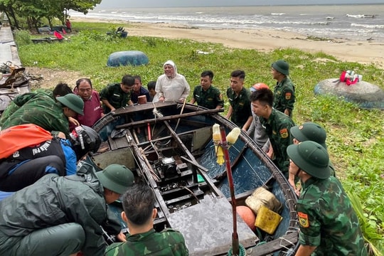 Bão số 10 di chuyển với tốc độ 30-35km/giờ, hướng về vùng Bắc Trung Bộ