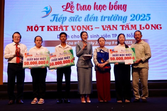 Tặng 102 suất học bổng “Tiếp sức đến trường” cho tân sinh viên Đà Nẵng
