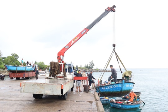 Bão số 10 di chuyển rất nhanh, hướng vào vùng biển khu vực Trung Bộ