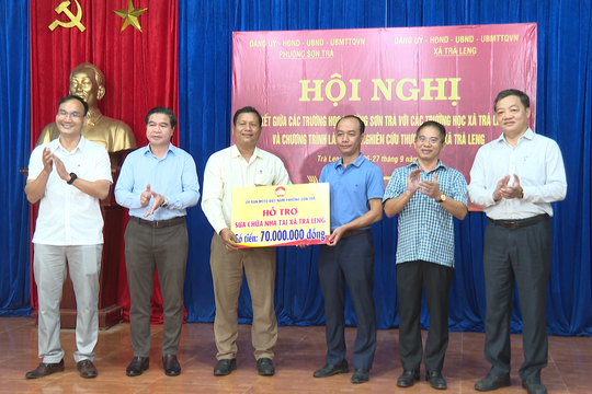 Phường Sơn Trà trao hỗ trợ xã Trà Leng