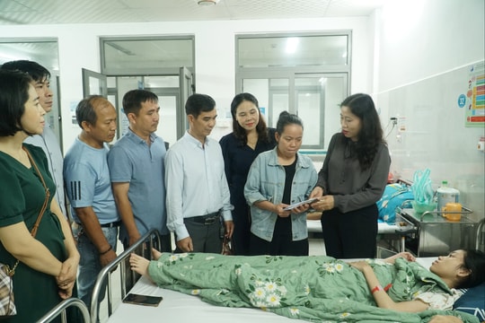 Chung tay sẻ chia, tiếp sức học sinh nghèo vượt khó