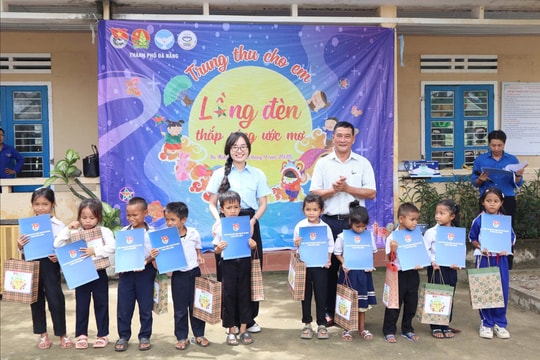 Mang Trung thu đến trẻ em vùng xa