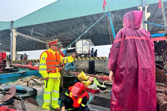 Cảnh sát giao thông Đà Nẵng chủ động ứng phó bão số 10, đảm bảo an toàn giao thông