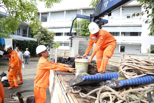 EVNCPC huy động gần 350 nhân lực hỗ trợ Quảng Trị, Hà Tĩnh sau bão số 10