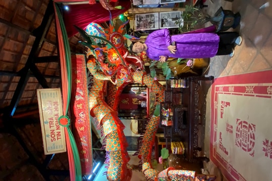 Sân đình ở phương Nam rực sắc đèn lồng