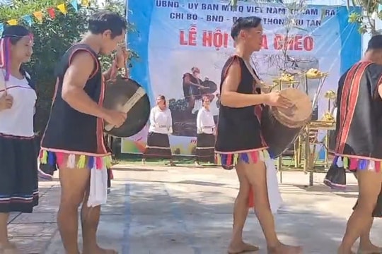 Phục hồi văn hóa truyền thống đồng bào dân tộc Co