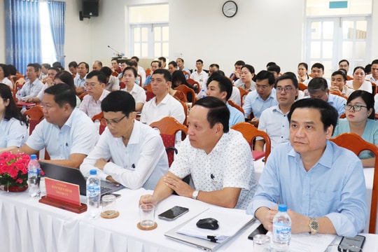 Bồi dưỡng công tác nội chính Đảng cho cán bộ chủ chốt xã, phường