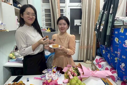 Đan vòng tay bạn bè bốn phương