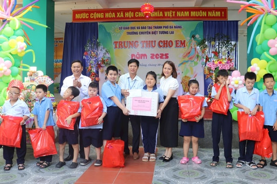 Lãnh đạo Ủy ban MTTQ Việt Nam thành phố Đà Nẵng thăm, tặng quà Tết Trung thu