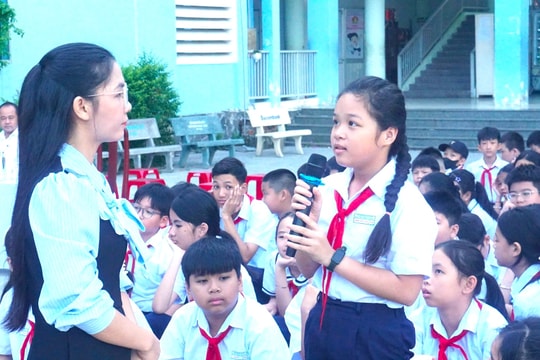 Hấp dẫn sinh hoạt dưới cờ đầu tuần