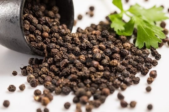 Giá tiêu hôm nay 2/10: "Sóng lặng biển yên" quanh đỉnh 146.000 đồng/kg