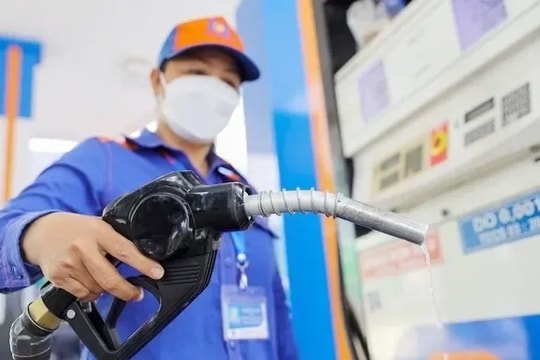 Giá xăng, dầu cùng tăng