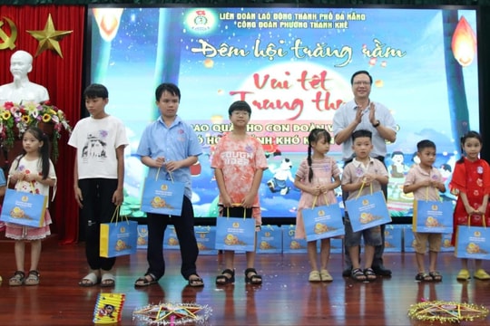 Trao 80 suất quà cho con em đoàn viên, người lao động phường Thanh Khê