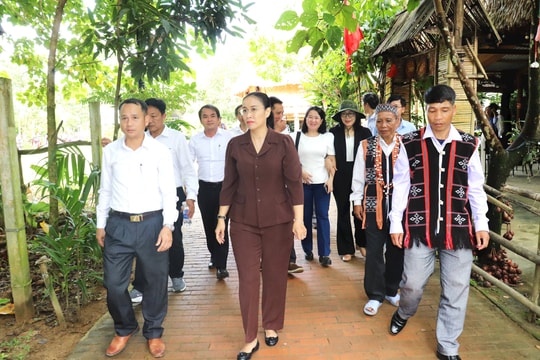 Lãnh đạo thành phố Đà Nẵng khảo sát các điểm du lịch cộng đồng ở xã miền núi