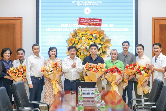 Bí thư Thành ủy Lương Nguyễn Minh Triết chúc mừng Bệnh viện Đà Nẵng thực hiện thành công ca ghép gan đầu tiên