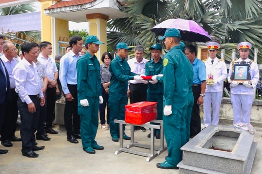 Xã Núi Thành đón nhận, an táng hài cốt liệt sĩ