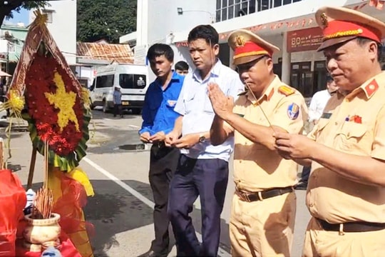 Tiễn đưa hài cốt liệt sĩ hồi hương