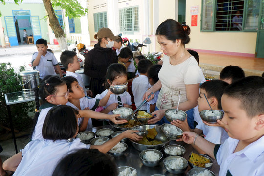 Tăng cường bảo đảm an toàn, chất lượng bữa ăn bán trú trong trường học
