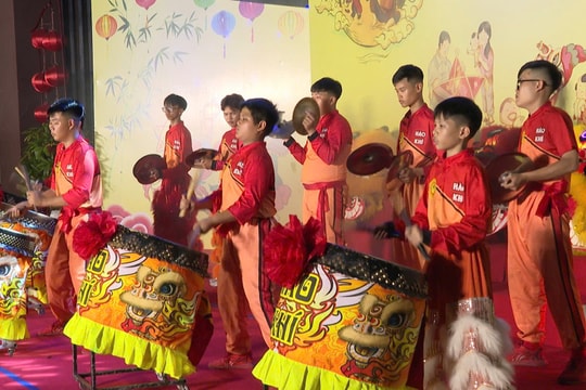 Đậm sắc màu di sản trong đêm hội trăng rằm Hội An